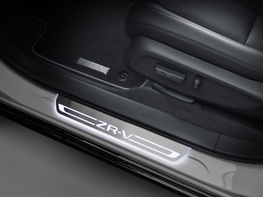 Накладка порога дверей з підсвіткою ZR-V, к-кт (42842)