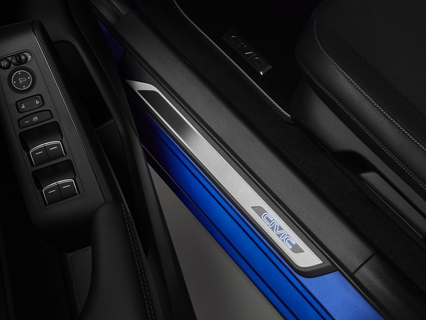 Накладки порогів дверей з підсвіткою білого кольору HONDA CIVIC HYBRID 2,0 (2023 - ...) (51046)