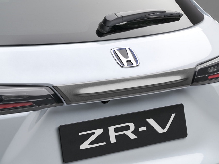 Накладка дверей багажного відділення ZR-V e:HEV '23 (42366)